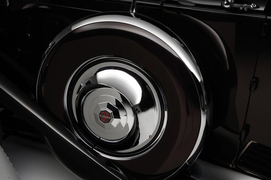 Колеса Marmon Sixteen Limousine by LeBaron 1931 года  (фото 10 из 18)